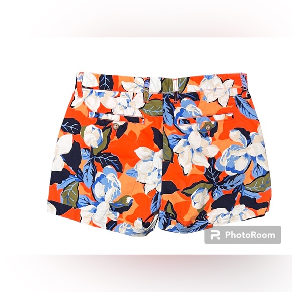 ⭐️♥️Khakis by Gap Girlfriend 4 inch Short - Picture 2 of 3